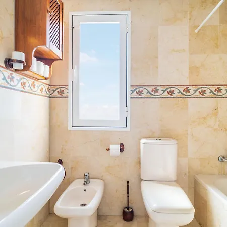 2 Bedroom Awesome In Apartman